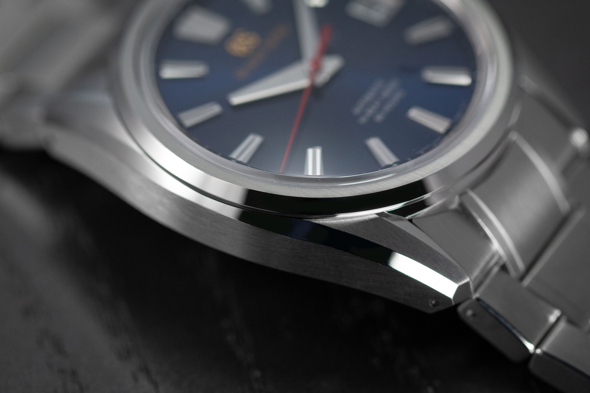 Zaratsu polishing detail on the case of Grand Seiko SLGH003.