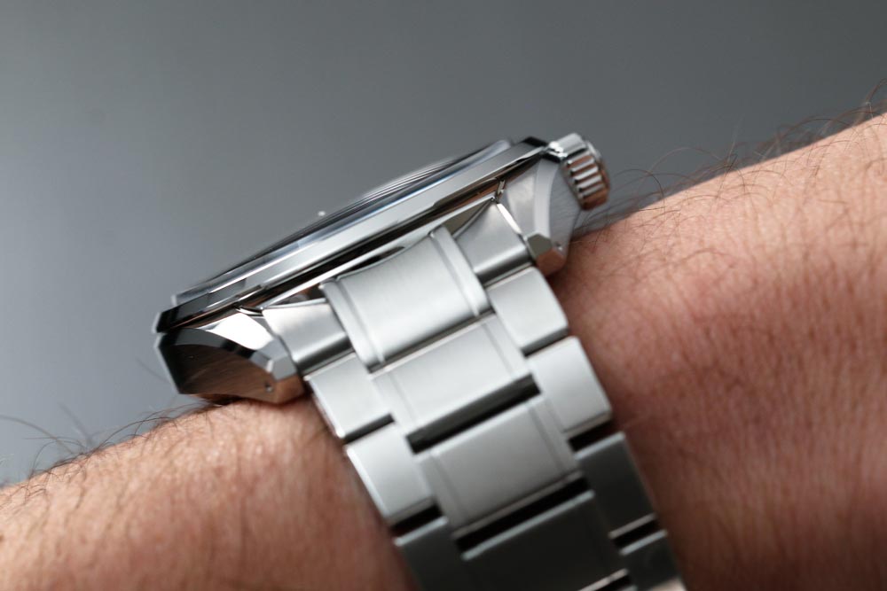 Grand Seiko Green Birch SLGH011 wrist shot thickness